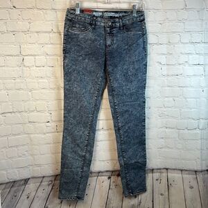 Mossimo Supply Co. Stone Washed Jeans size 7, new with tags, ankle denim legging